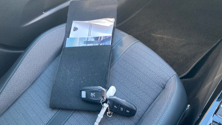 Peugeot 208 1.2 PureTech 100 Allure Premium + 5dr Petrol Hatchback